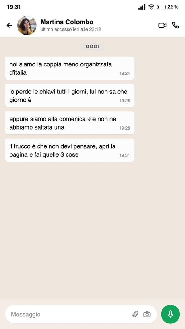 Conversazione WhatsApp: una sposa parla del tableau sistemato in una sera